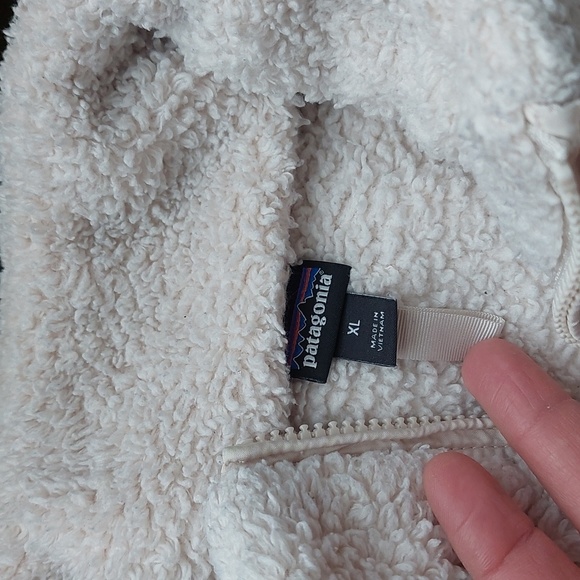 Patagonia Teddy Quarter Zip - Picture 3 of 8